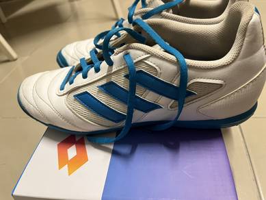 Kasut futsal adidas sala