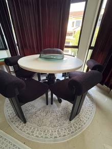 dining table with 6 chairs!!