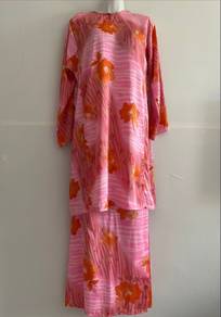 Baju kurung pesak kain susun tepi