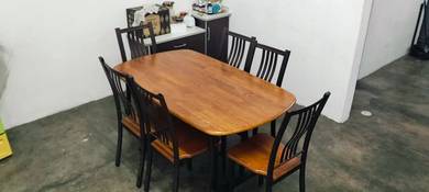 Meja makan