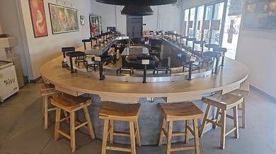 Premium 25-Seat Island Bar Counter For Sale