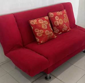 Sofa Merah