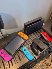 Nintendo Switch Set + Extra Joy-Controllers