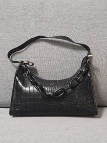 Short shoulder bad with chain