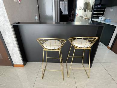 Modern Bar Counter with 2 Gold Bar Stools