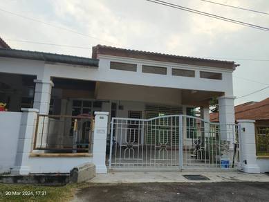 Semi-Detached House For Sale in Rembia,MLK