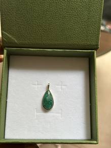 teardrop emerald stone pendant