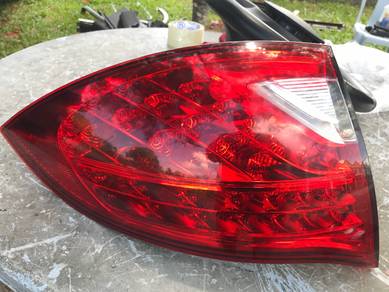 No 25-5-13 Porsche Cayenne 958 LH Rear Lamp