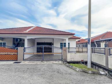 Semi-Detached House For Sale in Lumut,PRK