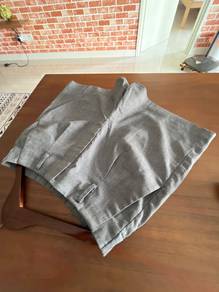 Uniqlo Grey color Bottom M size