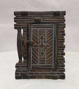 Antique Vintage Wooden Designed Photo Frame. Door-