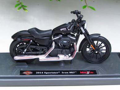 Maisto 1-18 Harley Davidson Bike 2014 Iron 883