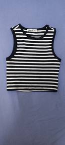 short sleeveless top 