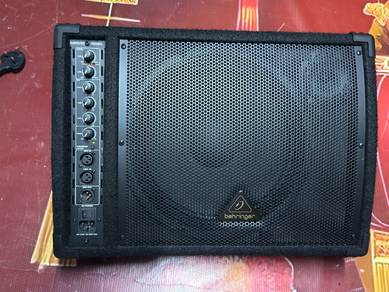 Behringer spker F1220D