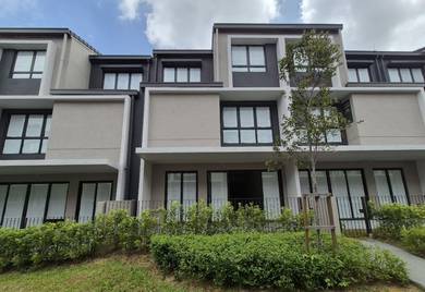 3-storey Terraced House For Sale in Seri Kembangan,SGR