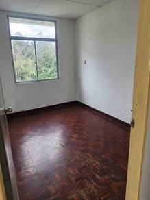 Apartment For Sale in Country Heights