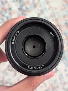 Sony E 35mm f/1.8 OSS