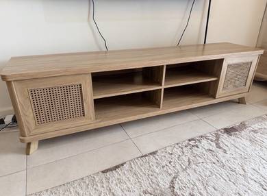 Wooden tv stand with cane door untuk dijual