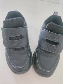 Black kid school shoe