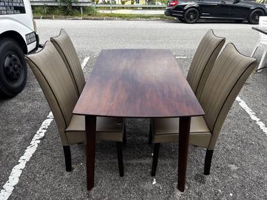 meja makan kayu