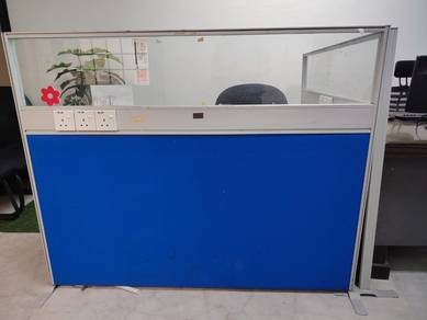 Free Standing Partition with Glass Top Board (D)