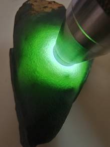 Bongkah Mentah Jadeite Hijau Ais Burma (Gred A)