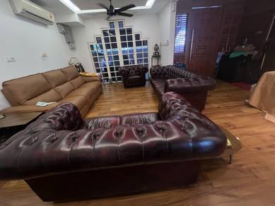 - Set of Rubelli leather Chesterfield furniture
