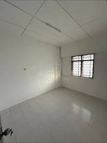 Flat For Sale in Farlim 4D Flat