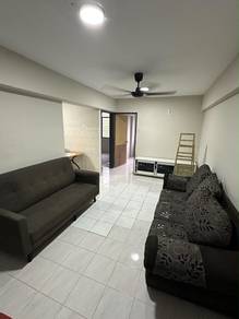 Condominium For Rent in Green Garden