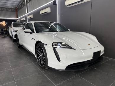 Porsche Taycan - in Old Klang Road, KUL