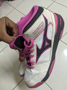 Mizuno court shoes