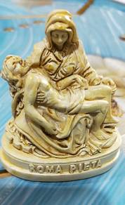 Roma Pieta Statue