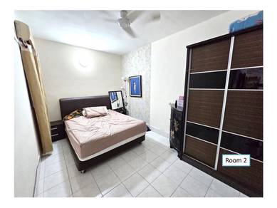 Condominium For Sale in Greenlane Park