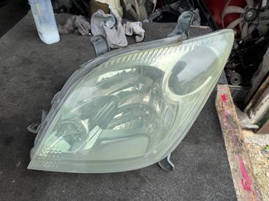 No 20-7-20 Toyota IST LH Hid Headlamp Jpn