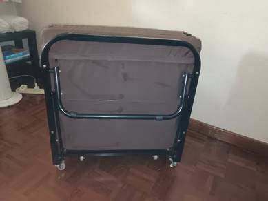 Foldable bed