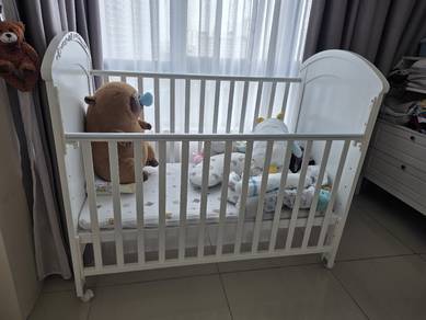 baby cot big solid wood coated white 