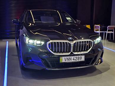BMW i5 eDRIVE40 M SPORT in Others, KUL