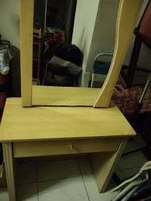 make up table 