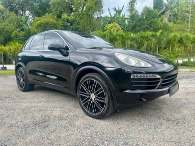Porsche Cayenne in Taman Melawati, KUL
