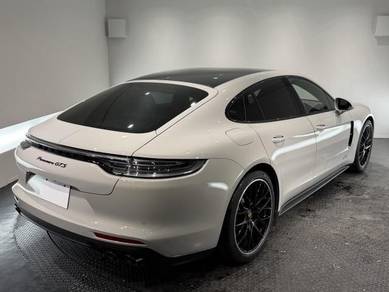 2023 Porsche Panamera TURBO