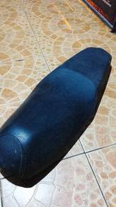 seat moto/kusyen moto yamaha y15zr original