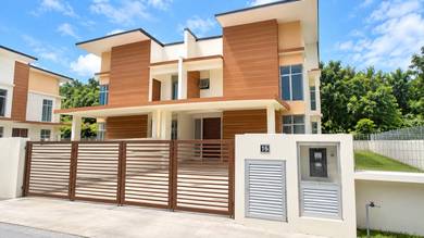 Semi-Detached House For Sale in Shah Alam,SGR