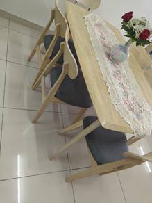 Dining table with 6 chairs