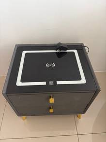 table have speaker and charging phone