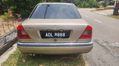 Mercedes Benz 200 in Skudai, JHR