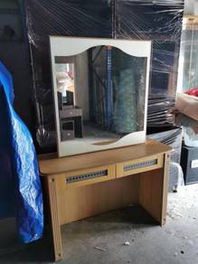 Dressing table