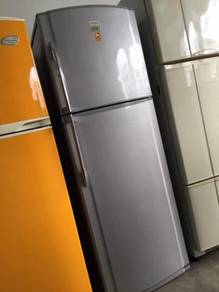 Toshiba 2 doors Refrigerator Peti Sejuk Ais
