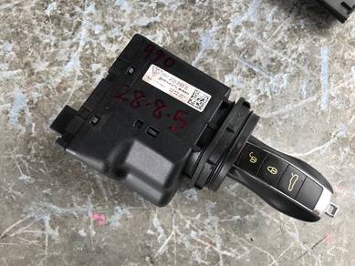 No 28-8-5 Porsche Panamera S 970 Ignition Switch