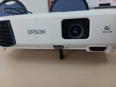 Epson EB-E10 LCD Projector Almost New only 88hours
