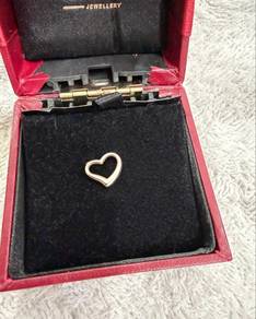 SK white gold heart pendant